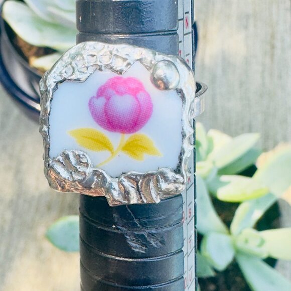 Artisan-crafted Broken China Ring with a Silver Spoon Band & Boho-Metalwork 7.5 - Picture 7 of 12